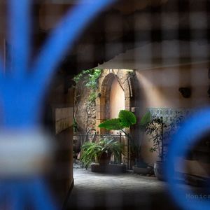 Oltre la porta