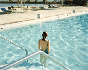 Ginger Shore, Causeway Inn, Tampa, Florida, November 17, 1977 © Stephen Shore, Xavier Barral