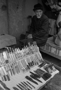 Knife Seller