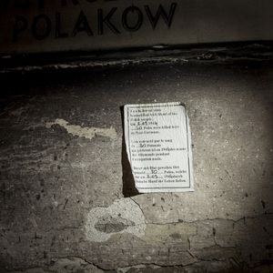 “Place sanctified by the blood of the Poles who died for the freedom of their homeland. Here on 9 September, 1944 the Nazis executed 30 people.”  © Silvia Dominguez