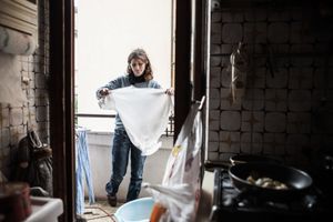 The aftermath of a headache also affects  the everyday life. Simple domestic duties are left behind. © Riccardo Budini / UnFrame