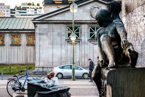 Envious statue