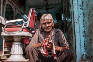 Barber at Dharavi in Mumbai