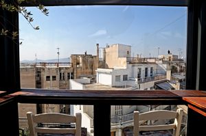 Roof bar with a view