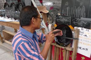 Plate carver