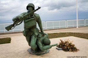 Memorial dedicated to the US soldiers who landed on Omaha Beach © Bert Spiertz