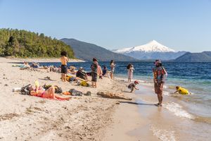 Bathers on the beach of Renahue