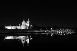 Kraków w lustrze Wisły / Cracow in the Vistulas mirror