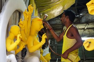 Artisan working at Kumartuli.