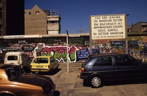 Berlin wall Ein Loch in der Mauer A hole in the wall