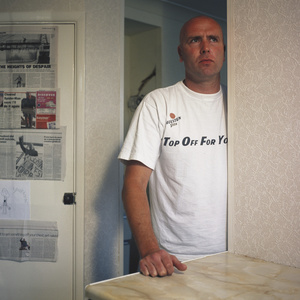 Dave Chick. Fathers' Rights Protester. Burgess Hill, West Sussex. UK. 28 May 2004.