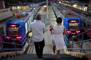 A mass wedding in Rio de Janeiro, Brazil, sealed the union 1900 couples unable to afford the existing documentation costs in the country. The Yes Day - event name - was organized by the Court of the State of Rio de Janeiro. About 2,400 people boarded the free city trains to the Maracanãzinho, sports complex gym Macaranã stadium, final stage of the World Cup 2014.