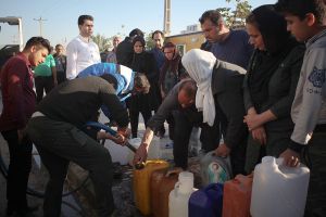 Distributing oil
