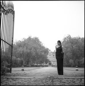 Aude at the castle entrance
