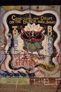 come come and drum on the black hole - Berlin Wall