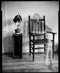 Self-portrait, 44 Irving Street, Cambridge, Massachusetts, 1971 © Susan Meiselas / Magnum Photos. Courtesy Thames and Hudson.