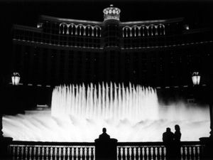 Enjoying the Bellagio fountain show at Las Vegas