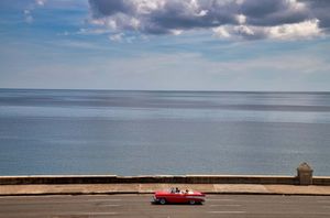 Coche en el Malecón
