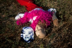 SCARECROWS, MARILYN MONROE