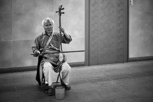 The tunnel artist