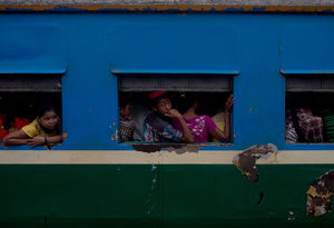 by train to the Yangon´s suburbs