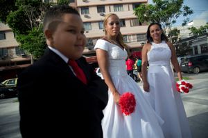 A mass wedding in Rio de Janeiro, Brazil, sealed the union 1900 couples unable to afford the existing documentation costs in the country.