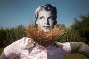 SCARECROWS, RITA HAYWORTH