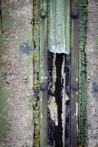 Space between wood and concrete 1