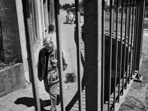 Social distancing maximal