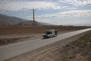 A truck carrying straws. Local people make tents with this kind of straws