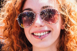 SMILING STRASS
