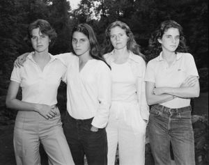 The Brown Sisters, New Canaan, Connecticut, 1975 © Nicholas Nixon, Fraenkel Gallery